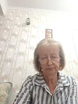 Snapshot of AlikaSwan5821 chatting on 10-07-25, 01:45 AlikaSwan5821 online show from 10-07-25, 01:45