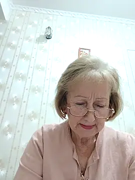 Snapshot of AlikaSwan5821 chatting on 11-17-25, 08:13 AlikaSwan5821 online show from 11-17-25, 08:13