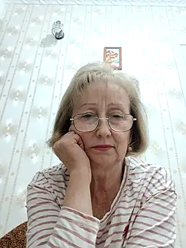 Snapshot of AlikaSwan5821 chatting on 11-06-25, 07:29 AlikaSwan5821 online show from 11-06-25, 07:29