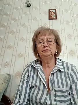 Snapshot of AlikaSwan5821 chatting on 10-28-25, 12:37 AlikaSwan5821 online show from 10-28-25, 12:37