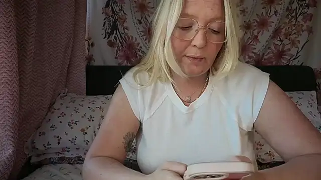 Daisyxoxo  online show from 05-01-26, 09:36