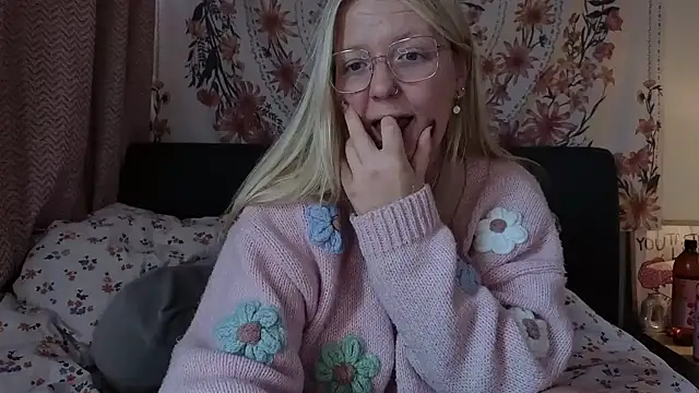 Daisyxoxo  online show from 03-03-26, 09:49