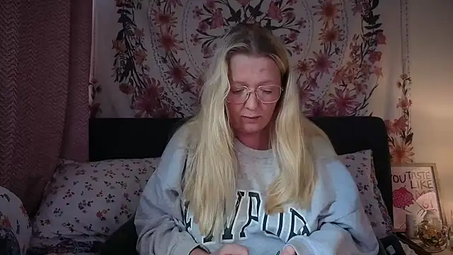 Daisyxoxo  online show from 05-03-26, 08:41