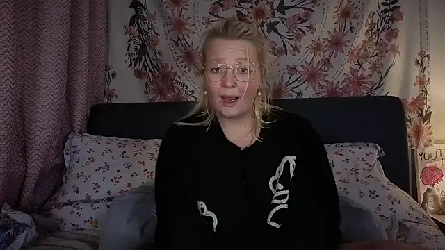 Daisyxoxo  online show from 02-19-26, 09:12