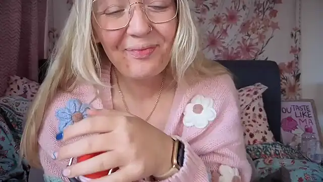 Snapshot of Daisyxoxo_ chatting on 10-24-25, 08:57 Daisyxoxo online show from 10-24-25, 08:57