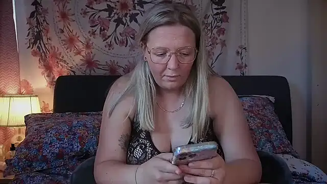 Daisyxoxo  online show from 06-19-26, 09:15