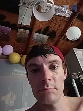 Snapshot of RichardW chatting on 06-18-26, 01:15 RichardW online show from 06-18-26, 01:15