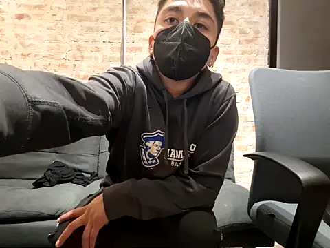 Molly Erik online show from 10-05-25, 05:31