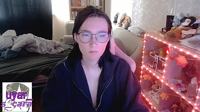 Snapshot of s_cara chatting on 10-19-25, 11:35 s cara online show from 10-19-25, 11:35