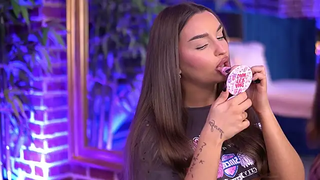 MillaSerene online show from 11-28-25, 07:19