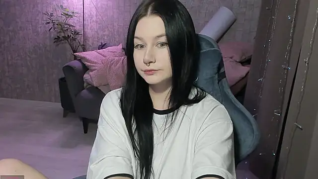 Snapshot of AlinaGreeeen chatting on 10-12-25, 01:23 AlinaGreeeen online show from 10-12-25, 01:23