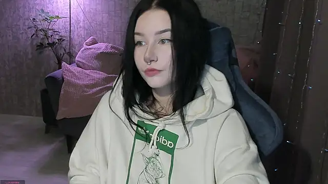 Snapshot of AlinaGreeeen chatting on 09-28-25, 04:52 AlinaGreeeen online show from 09-28-25, 04:52