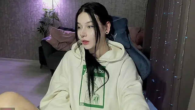 Snapshot of AlinaGreeeen chatting on 09-10-25, 08:57 AlinaGreeeen online show from 09-10-25, 08:57