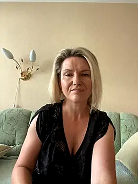 AliceSwan4011 online show from 09-22-25, 02:34