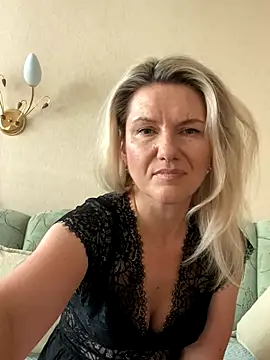 AliceSwan4011 online show from 09-18-25, 02:31