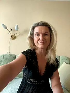 AliceSwan4011 online show from 09-19-25, 02:54