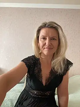 AliceSwan4011 online show from 09-13-25, 01:44