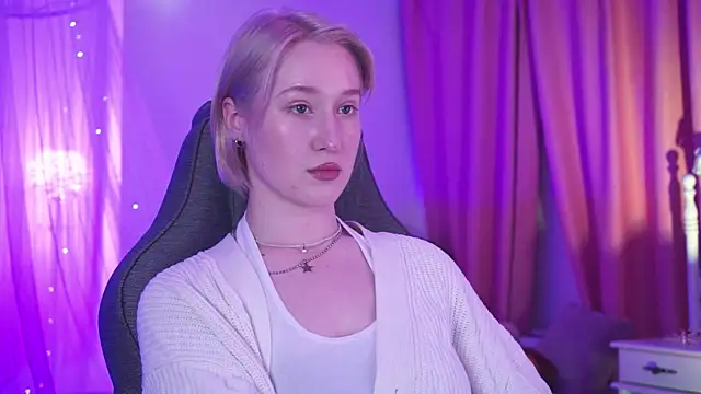 Snapshot of CinBellamy chatting on 05-19-26, 10:00 CinBellamy online show from 05-19-26, 10:00
