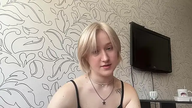 Snapshot of CinBellamy chatting on 05-21-26, 06:44 CinBellamy online show from 05-21-26, 06:44