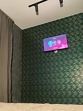 FavoriteKira online show from 09-15-25, 04:07