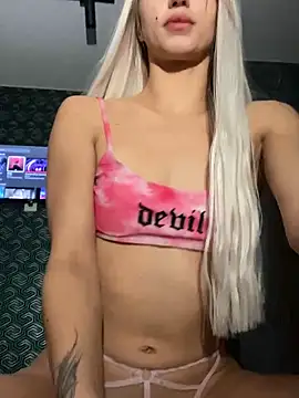 FavoriteKira online show from 10-21-25, 03:11