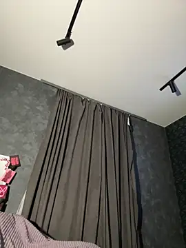 FavoriteKira online show from 11-21-25, 04:39