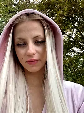 FavoriteKira online show from 09-24-25, 12:44