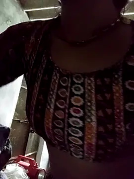 MISS LOVE 001 online show from 11-02-25, 06:35