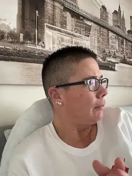 Snapshot of voluptuous-minx chatting on 12-04-25, 12:15 voluptuous-minx online show from 12-04-25, 12:15