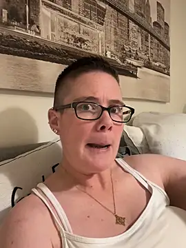 Snapshot of voluptuous-minx chatting on 12-16-25, 04:55 voluptuous-minx online show from 12-16-25, 04:55