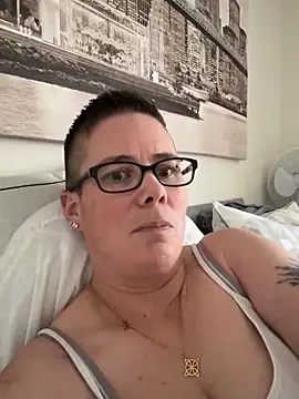 Snapshot of voluptuous-minx chatting on 12-17-25, 09:58 voluptuous-minx online show from 12-17-25, 09:58