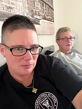 Snapshot of voluptuous-minx chatting on 12-14-25, 12:44 voluptuous-minx online show from 12-14-25, 12:44