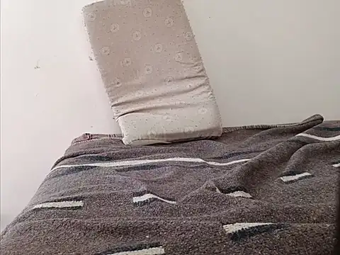 Snapshot of Shaskpeare chatting on 09-10-25, 05:23 Shaskpeare online show from 09-10-25, 05:23