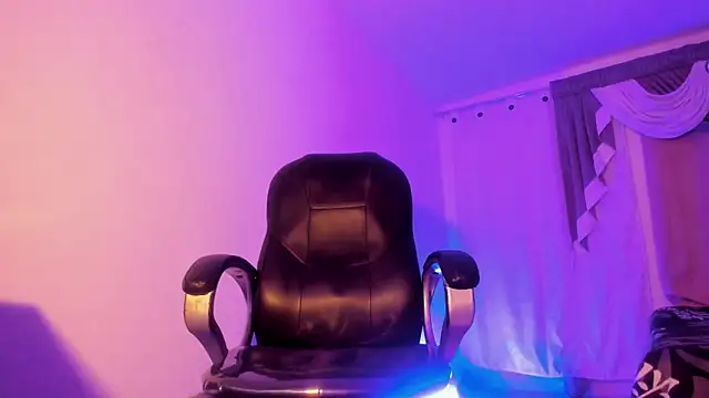 Snapshot of Angelicious_Boy chatting on 12-19-25, 03:32 Angelicious Boy online show from 12-19-25, 03:32