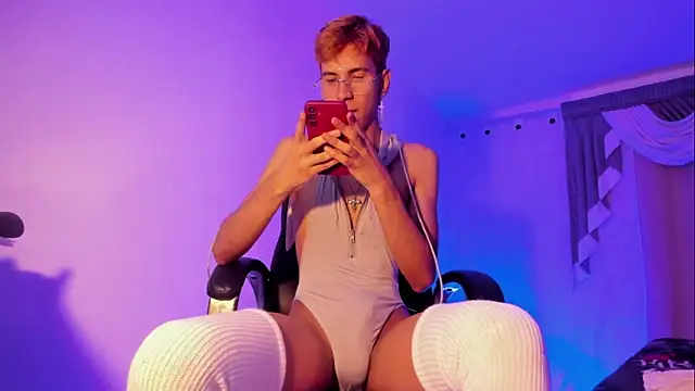 Snapshot of Angelicious_Boy chatting on 11-29-25, 02:55 Angelicious Boy online show from 11-29-25, 02:55