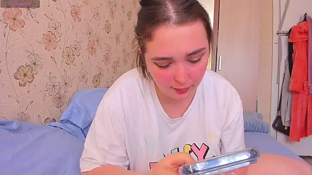 Snapshot of Alice_next_door chatting on 06-03-26, 11:11 Alice next door online show from 06-03-26, 11:11
