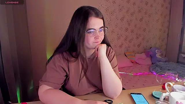 Snapshot of Alice_next_door chatting on 02-25-26, 02:06 Alice next door online show from 02-25-26, 02:06