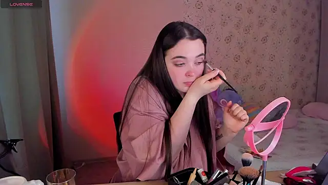 Snapshot of Alice_next_door chatting on 04-19-26, 11:00 Alice next door online show from 04-19-26, 11:00