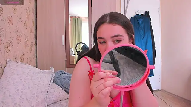 Snapshot of Alice_next_door chatting on 05-29-26, 10:43 Alice next door online show from 05-29-26, 10:43
