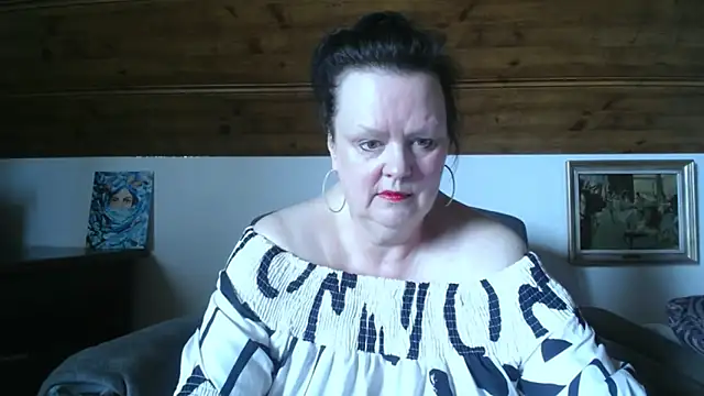 Snapshot of TiffanyMature chatting on 05-20-26, 02:03 TiffanyMature online show from 05-20-26, 02:03