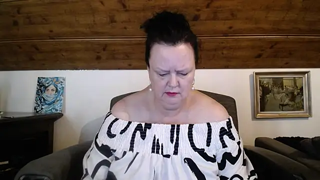 Snapshot of TiffanyMature chatting on 06-12-26, 07:06 TiffanyMature online show from 06-12-26, 07:06