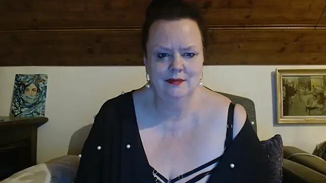 Snapshot of TiffanyMature chatting on 04-17-26, 09:50 TiffanyMature online show from 04-17-26, 09:50