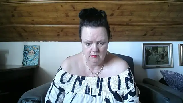 Snapshot of TiffanyMature chatting on 05-26-26, 08:23 TiffanyMature online show from 05-26-26, 08:23
