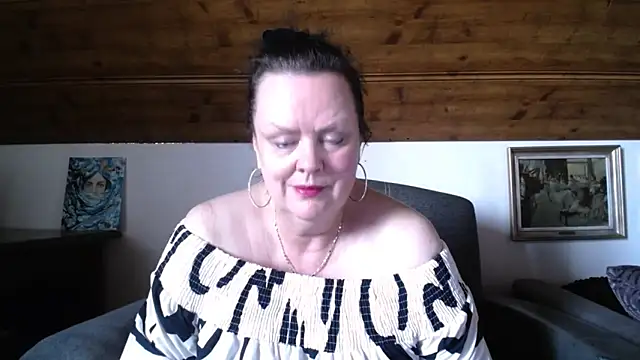 Snapshot of TiffanyMature chatting on 06-09-26, 05:25 TiffanyMature online show from 06-09-26, 05:25