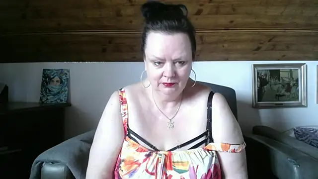 Snapshot of TiffanyMature chatting on 05-09-26, 02:09 TiffanyMature online show from 05-09-26, 02:09