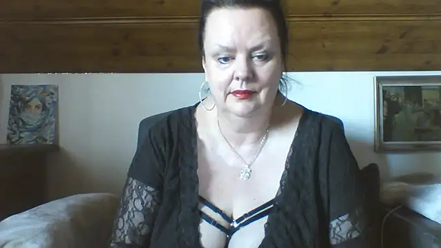 Snapshot of TiffanyMature chatting on 04-17-26, 09:45 TiffanyMature online show from 04-17-26, 09:45