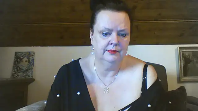 Snapshot of TiffanyMature chatting on 04-20-26, 08:17 TiffanyMature online show from 04-20-26, 08:17