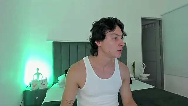 Snapshot of AlexanderHall chatting on 09-08-25, 05:56 AlexanderHall online show from 09-08-25, 05:56