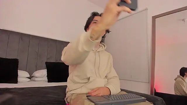 Snapshot of AlexanderHall chatting on 09-20-25, 12:26 AlexanderHall online show from 09-20-25, 12:26