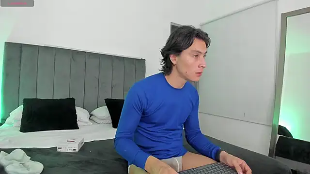 Snapshot of AlexanderHall chatting on 09-21-25, 07:41 AlexanderHall online show from 09-21-25, 07:41